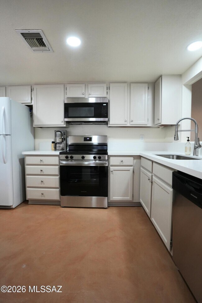 Building Photo - 2549 N Palo Santo Dr