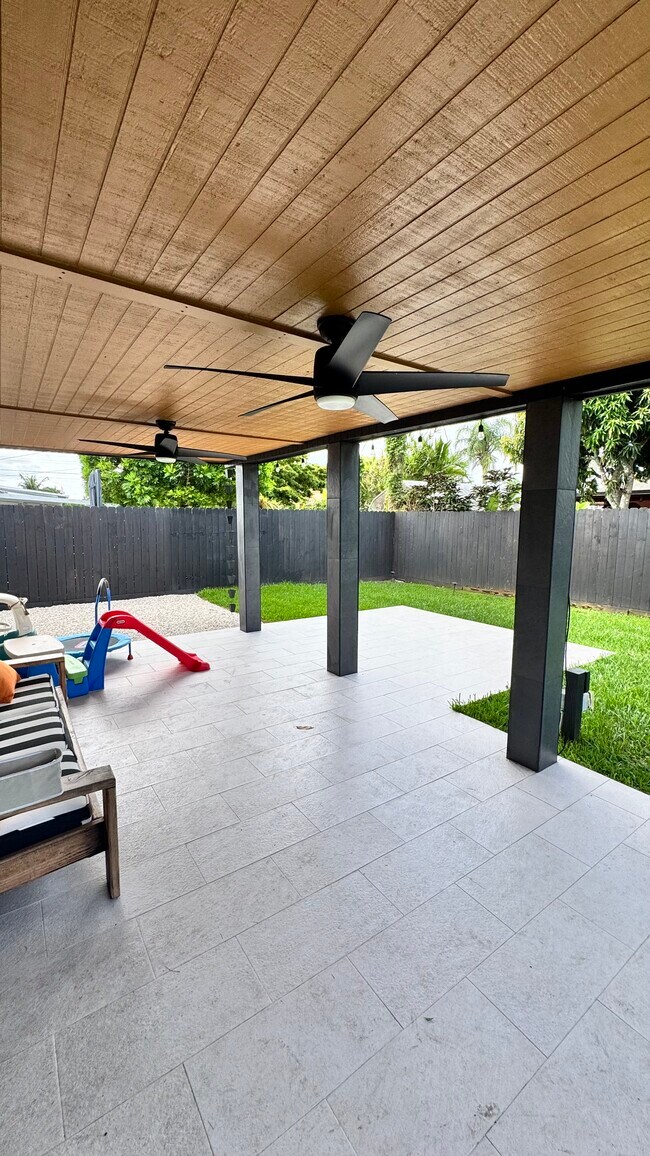 Building Photo - 9970 SW 13th Terrace