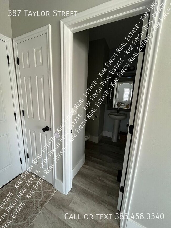 Building Photo - 387 Taylor St