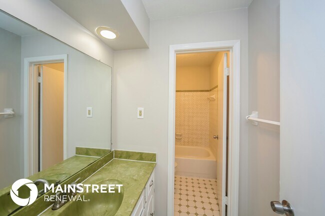 Building Photo - 3378 Hallshire Dr