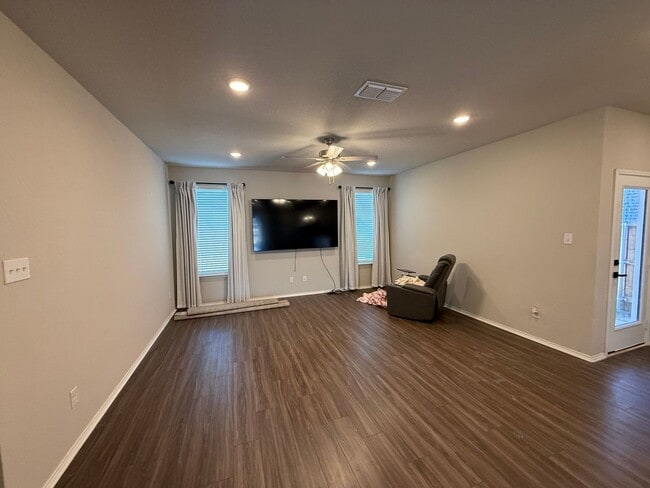 Building Photo - NEW 4 Bedroom in Joshua ISD. Move in special for the end of the year!