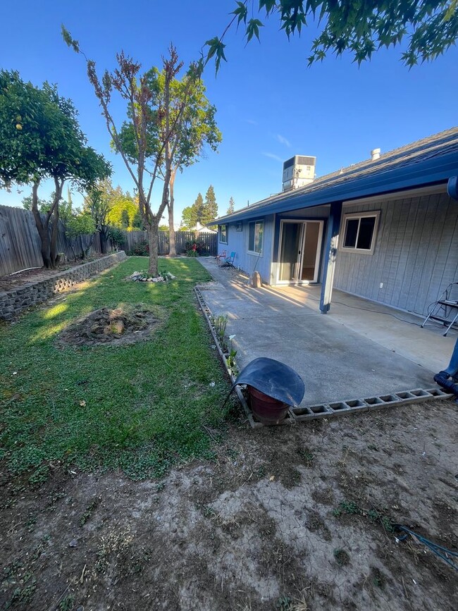Building Photo - BEAUTIFUL REMODELED HOME IN ROSEVILLE!!