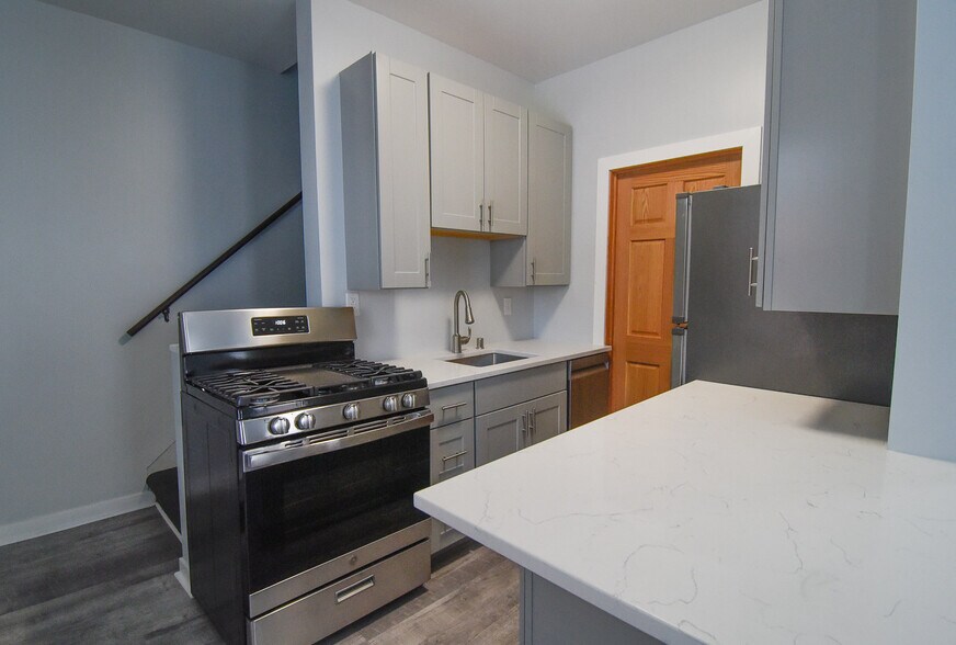 Building Photo - 5938 5th Ave