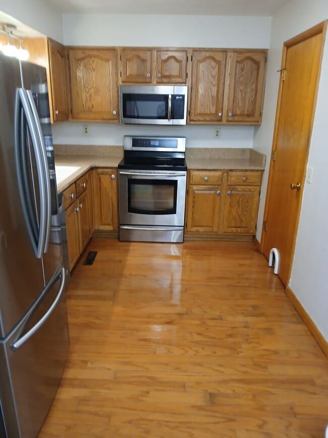 Building Photo - Cross Lanes Townhouse