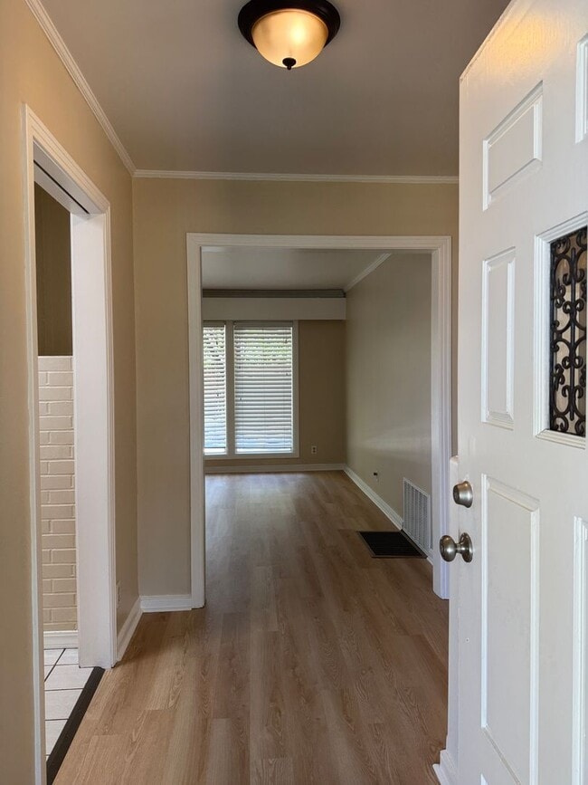 Building Photo - 1220 W Benjamin Holt Dr