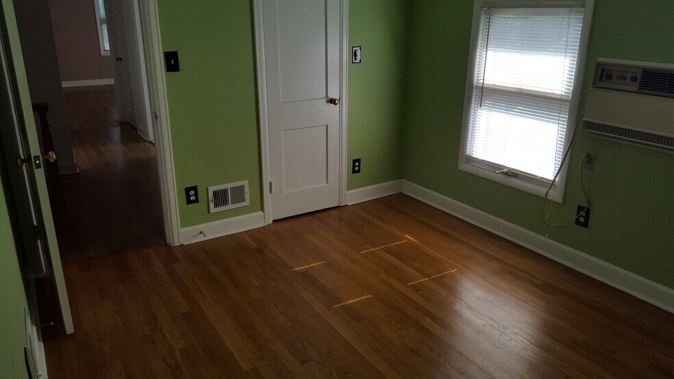 Building Photo - 969 Meadowbrook Dr