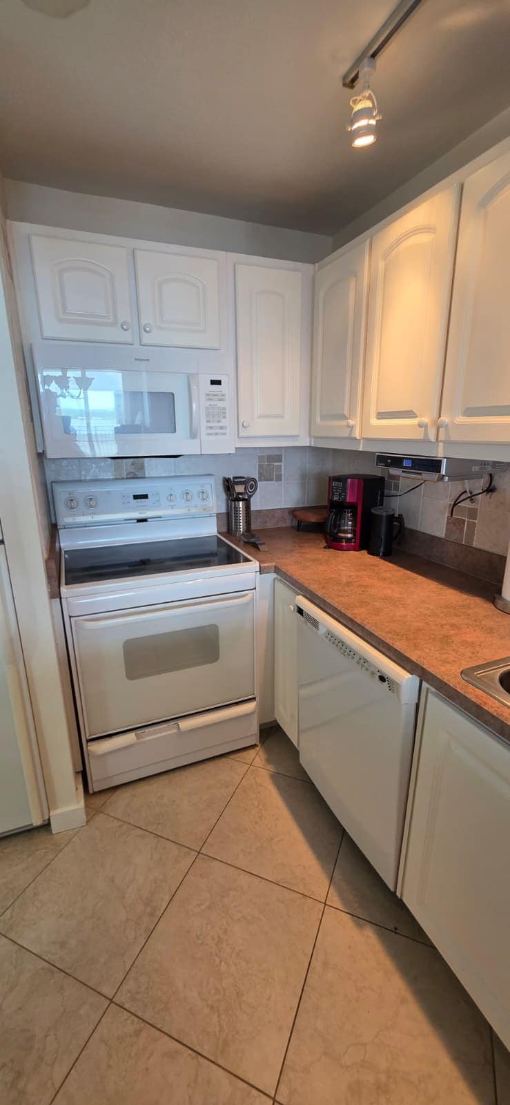 Building Photo - 3047 S Atlantic