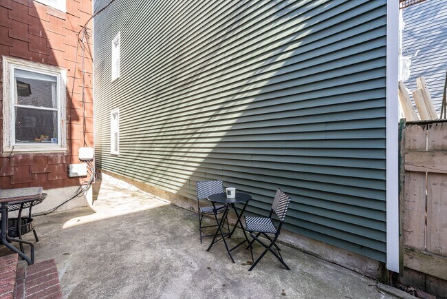 Building Photo - 30 Vinton St