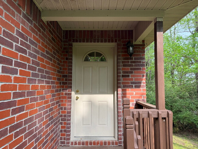 Building Photo - Modern, Low Maintenance Townhome in a Prime Fayetteville Location