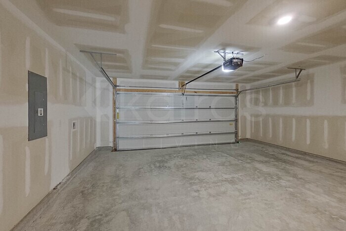Building Photo - 115 Overstreet Way