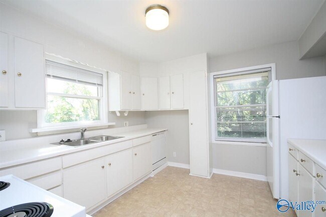 Building Photo - 403 Arthur St NW