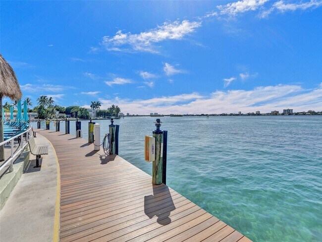 Building Photo - 10350 W Bay Harbor Dr