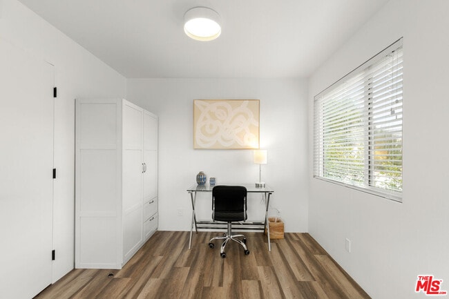 Building Photo - 460-460 N Alfred St