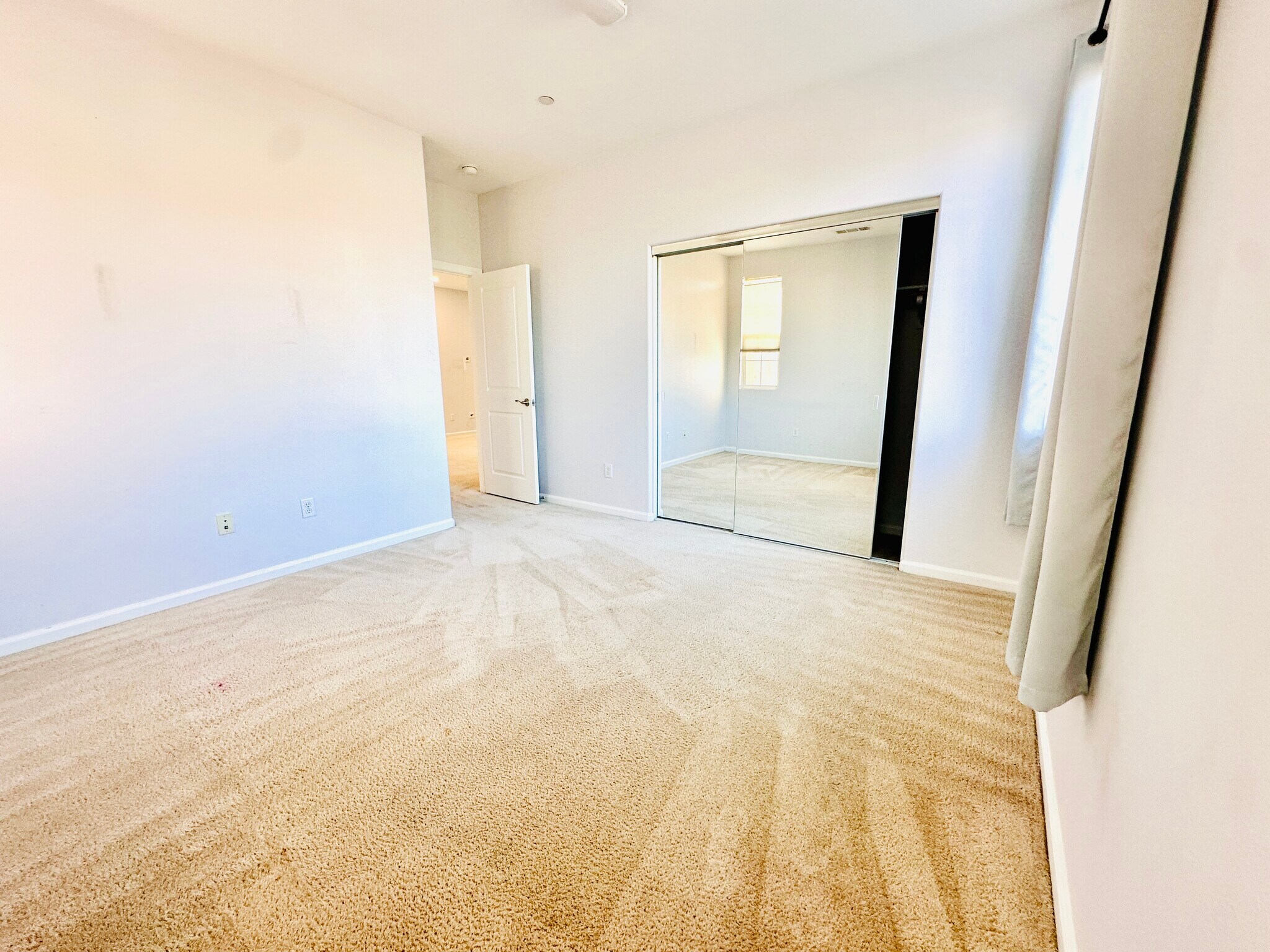 Building Photo - 15770 Myrtlewood Ave