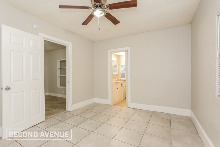 Building Photo - 2121 Broadway Ave