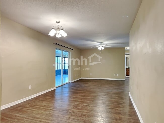 Building Photo - 220 Bryan Oak Avenue