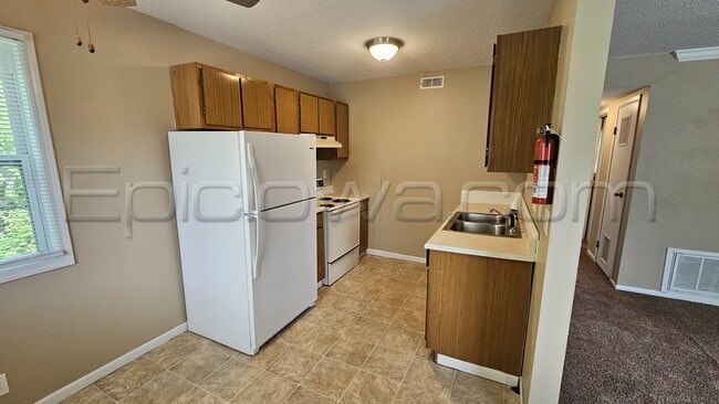 Building Photo - 1209 O Ave Pl NE