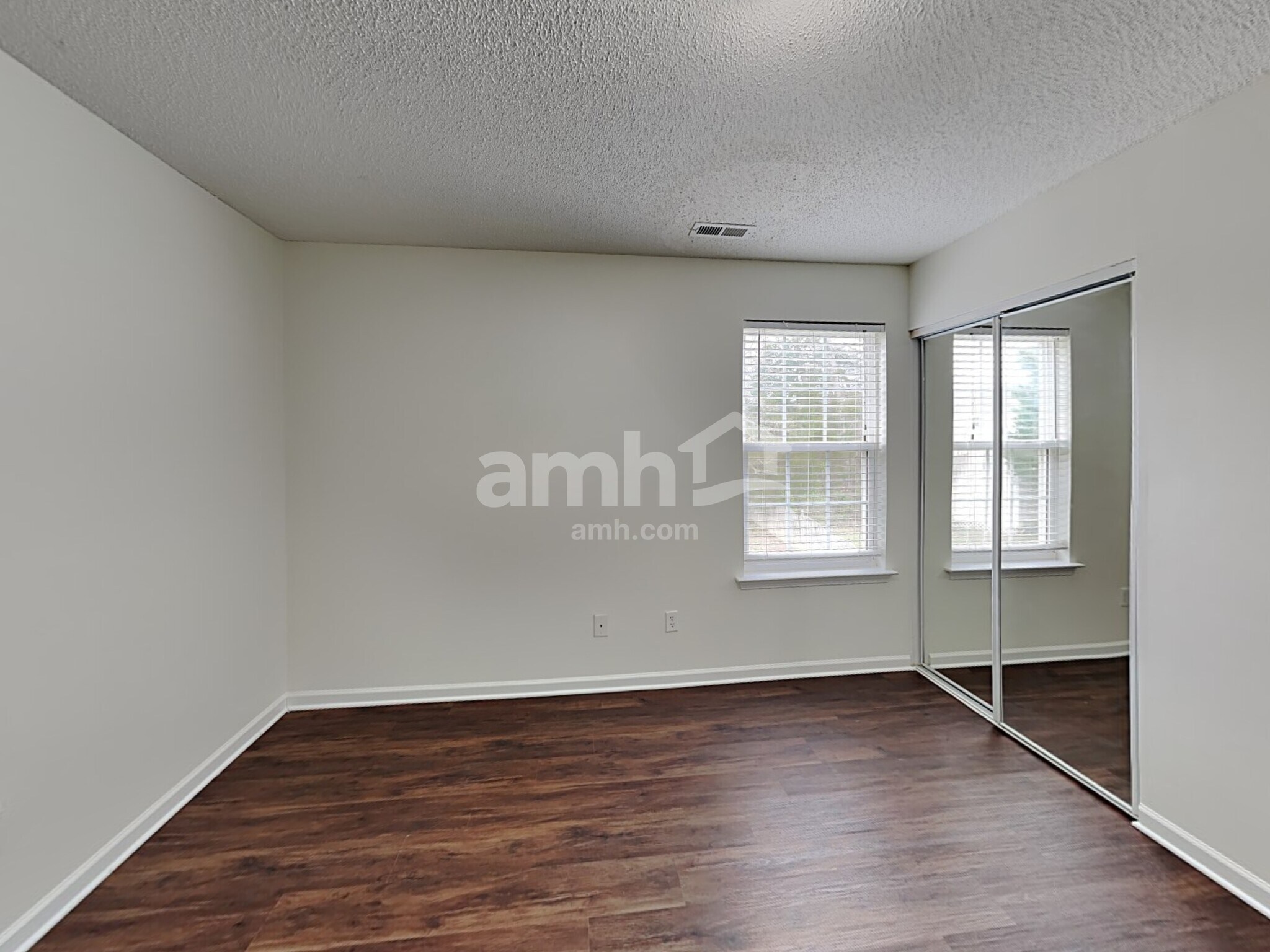 Building Photo - 3601 Edgeview Dr