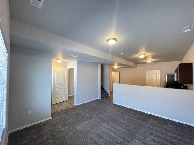 Building Photo - Townhome w/ 2 car garage, A/C-Newer, Low Maintance, & Conviniently Located