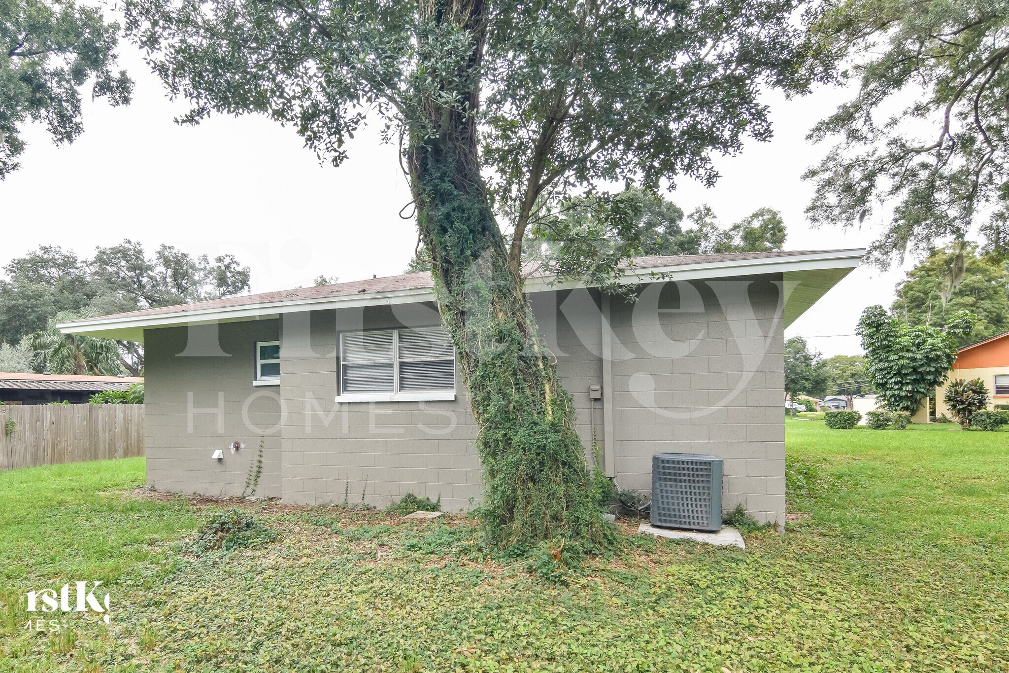 Building Photo - 500 Brenda Dr