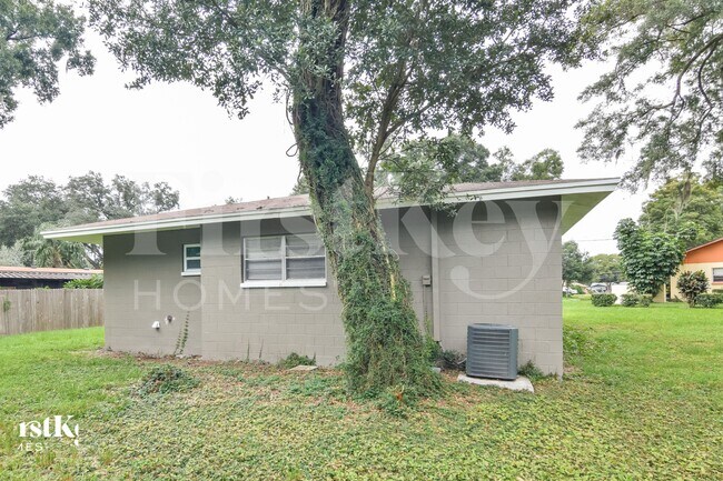 Building Photo - 500 Brenda Dr