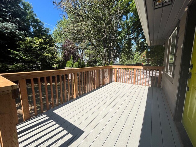 Building Photo - Fabulous NE Portland 2 bedroom 2 bathroom ...