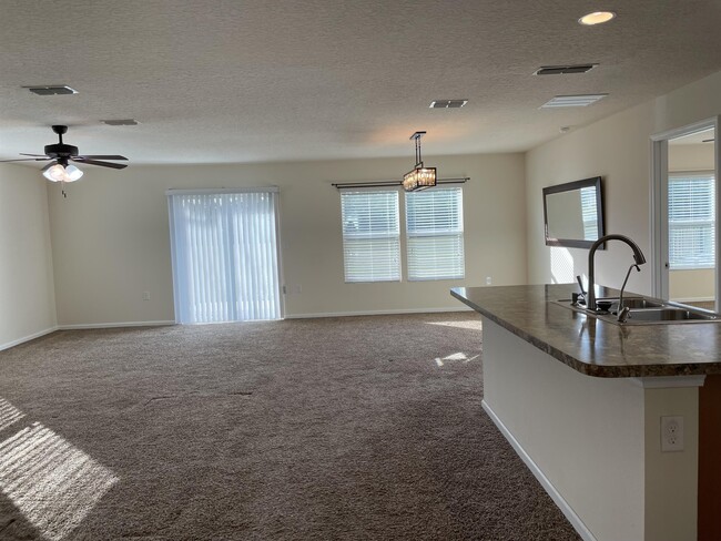 Building Photo - 131 Fairway Ct