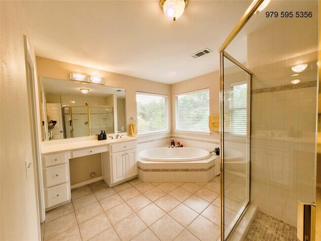 Building Photo - 8504 Young Ln