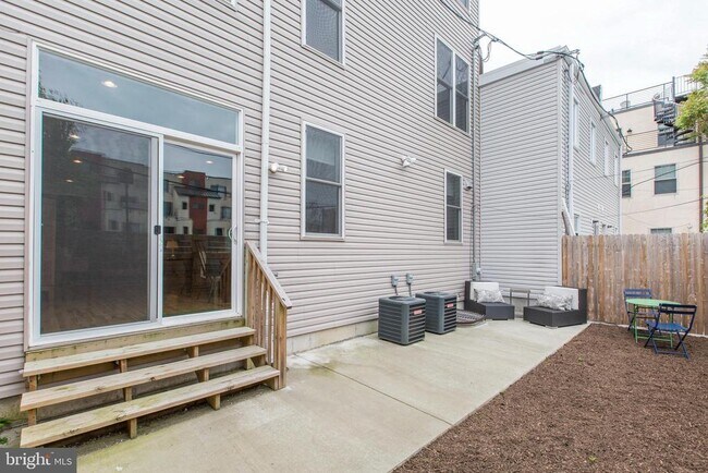 Building Photo - 3039 Baltz St