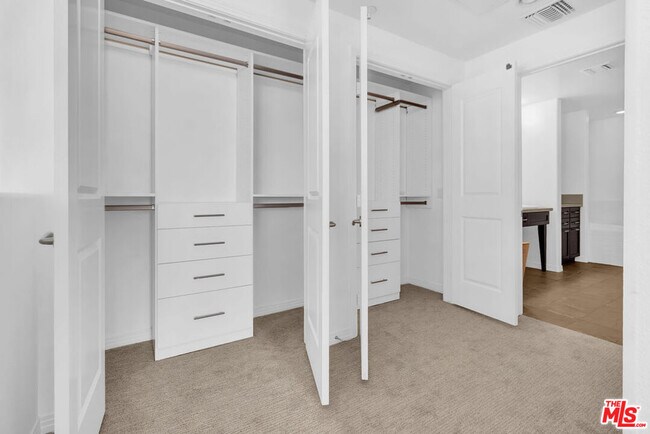 Building Photo - 4050 Glencoe Ave