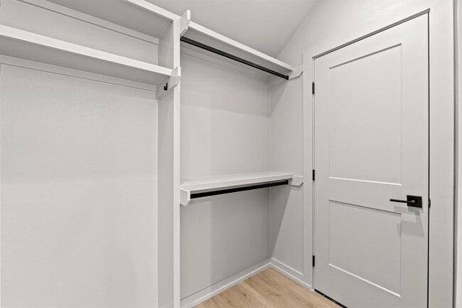 Building Photo - 1736 Bunche Rd