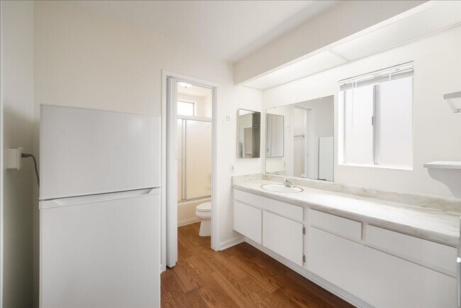 Building Photo - 7100-7104 1/2 Kittyhawk Ave. 1/2-7102