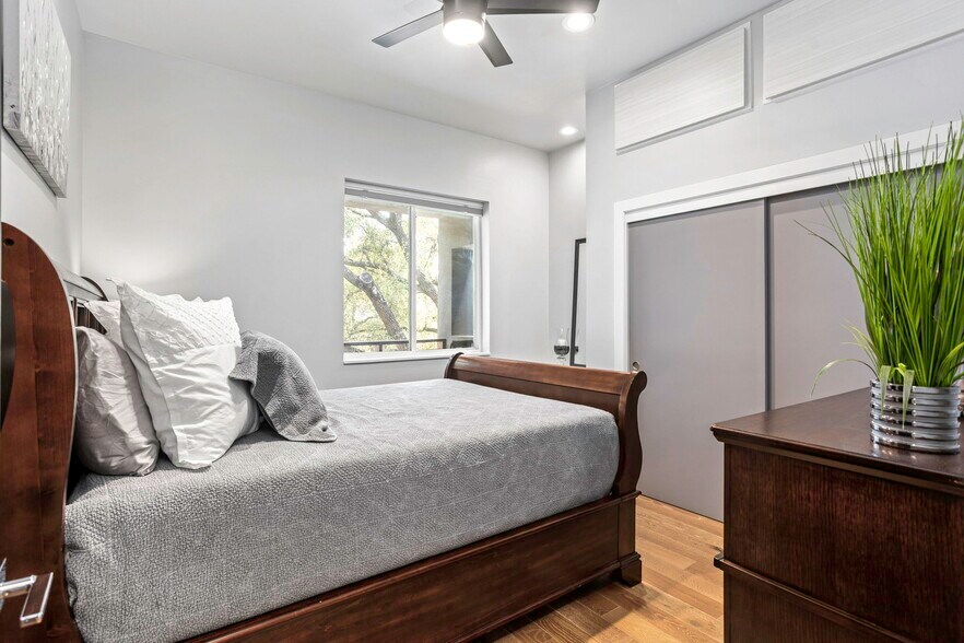 Building Photo - 326 Clay