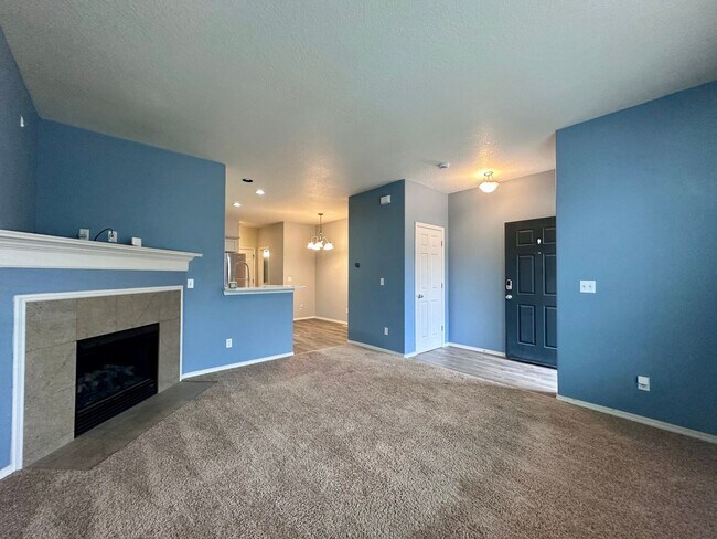 Building Photo - 1/2 off first months rent!! | Modern Comfort Meets Convenience in Beaverton Townhouse 2 Bed 2.5 B...