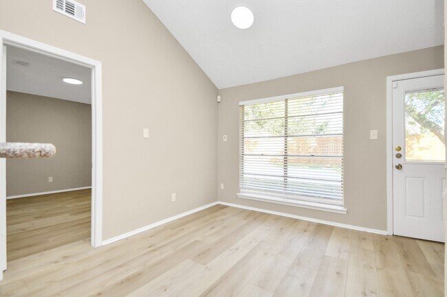 Building Photo - 10023 King Ranch Ln