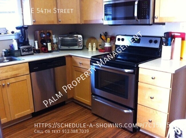 Building Photo - 627 E 54th St