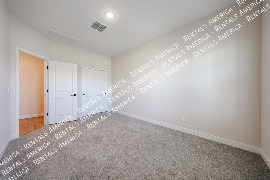 Building Photo - 7857 N 79th Ave