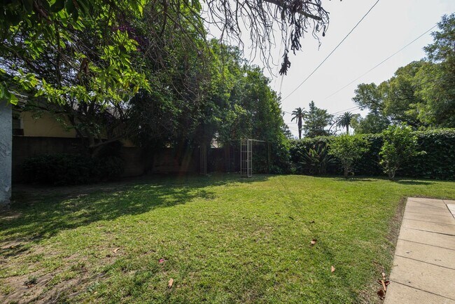 Building Photo - 1022 S Euclid Ave