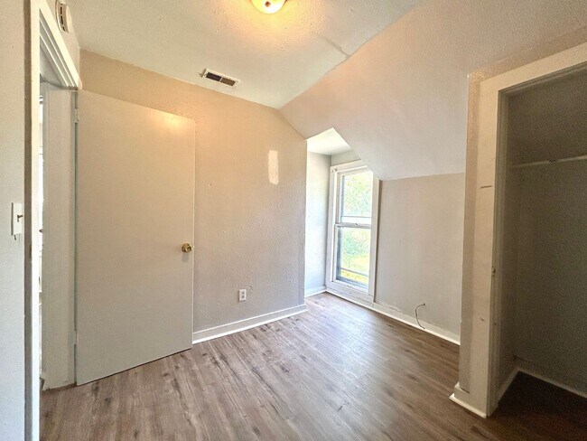 Building Photo - 249 Orchard Ave