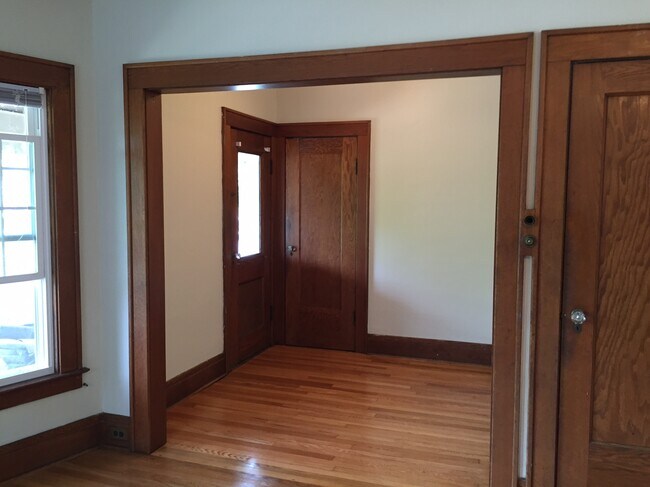 Building Photo - 258 Buckingham Ave