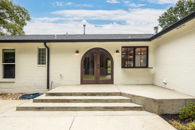 Building Photo - 1023 Greencliff Rd