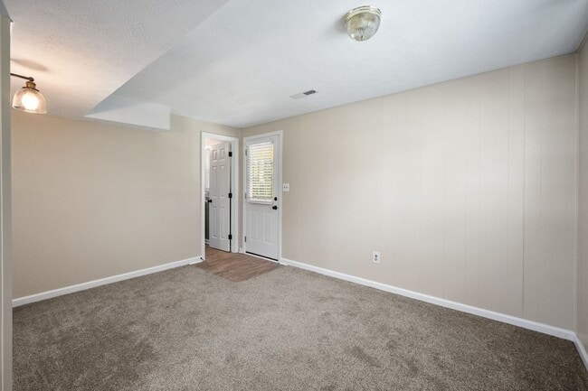 Building Photo - 9212 Foxtail Ct