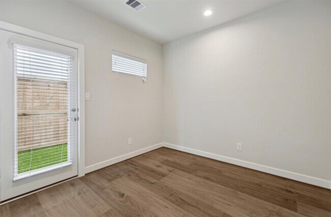 Building Photo - 6304 Brighton Oaks Ln