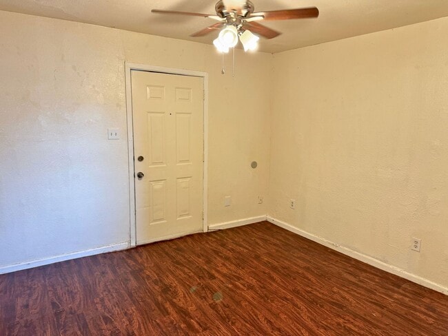 Building Photo - Affordable 2 Bed 1 Bath In Wendover Hills