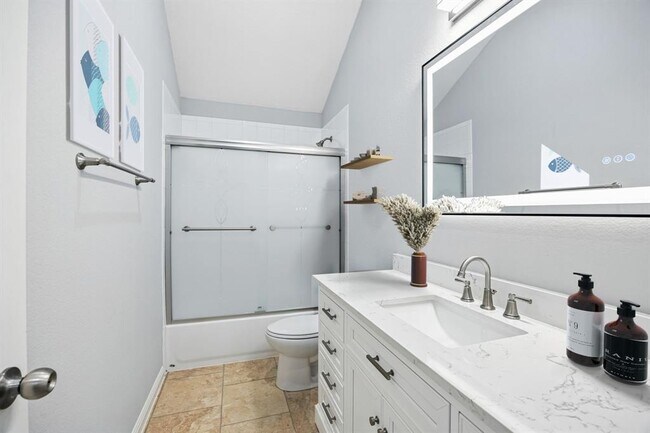 Building Photo - 140 W Highfield St