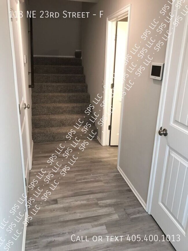 Building Photo - 118 NE 23rd St