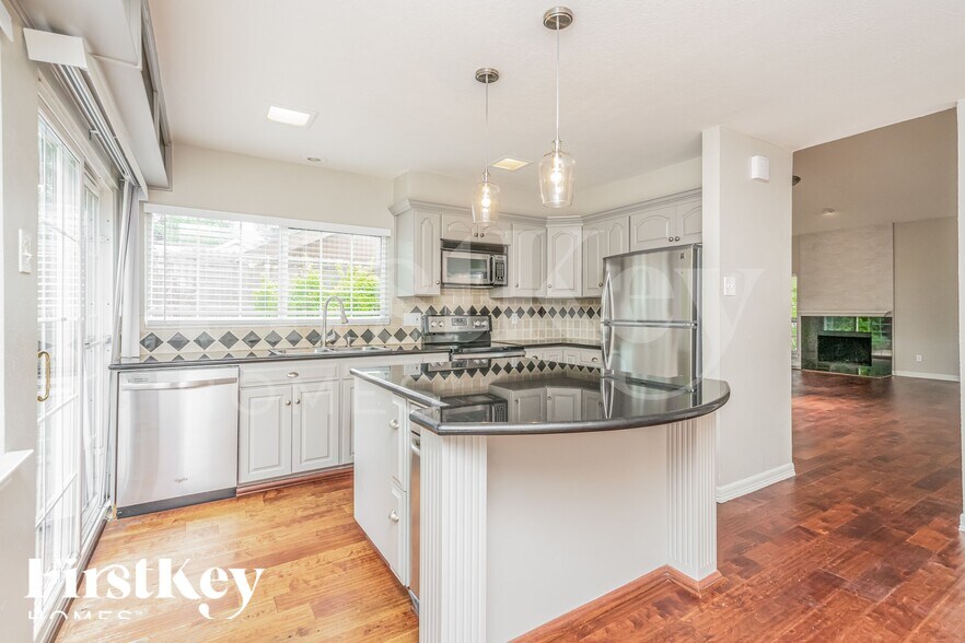 Building Photo - 2014 Greencove Dr