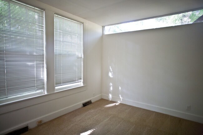 Building Photo - 232 1/2-21A McCauley St