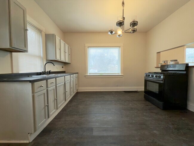 Building Photo - 1200 Ada St