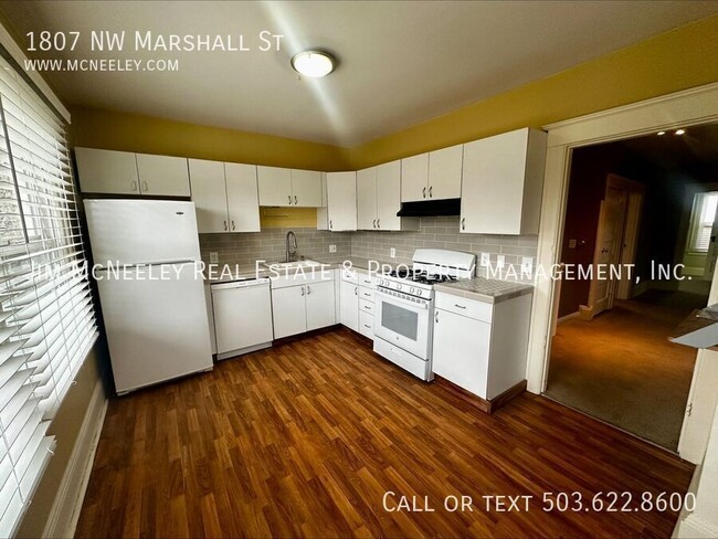 Building Photo - 3 Bed/ 1 Bath Duplex with Finished Attic -...